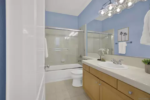 Bath - 7435 Neptune Dr, Carlsbad, CA 92011 photo 2 of 5
