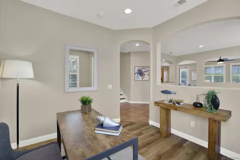 Entry Way - 7435 Neptune Dr, Carlsbad, CA 92011 photo 5 of 7