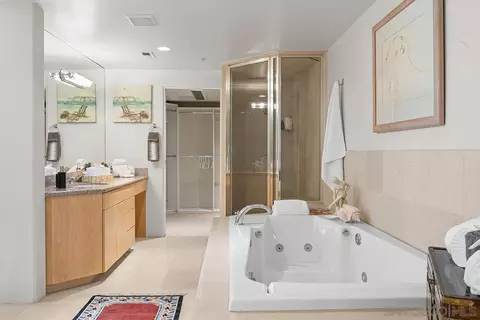 Bath - 302 Prospect St #7, La Jolla, CA 92037 photo 1 of 3