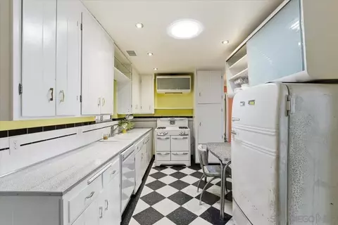 Kitchen - 8888 Jaylee Ave, Spring Valley, CA 91977 photo 1 of 3