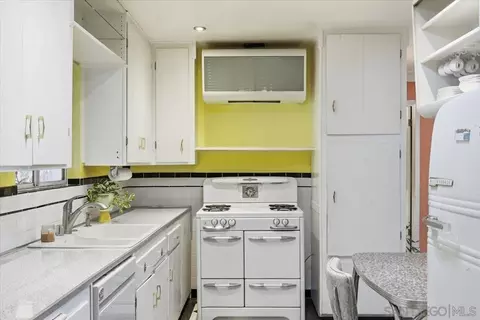 Kitchen - 8888 Jaylee Ave, Spring Valley, CA 91977 photo 3 of 3