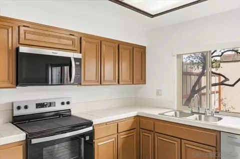 1444 Eagle Peak Ct # E, Chula Vista, CA 91910 photo 4