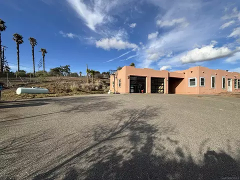 Exterior - 6960 W Lilac Rd, Bonsall, CA 92003 photo 2 of 15