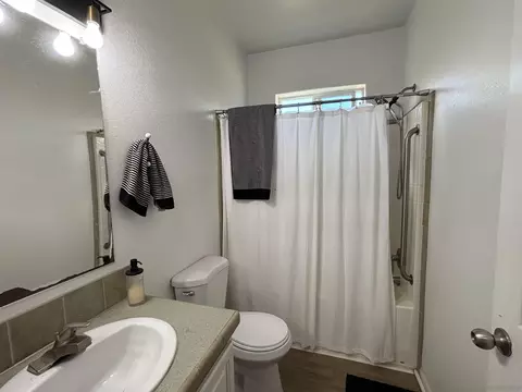 Bath - 6960 W Lilac Rd, Bonsall, CA 92003 photo 2 of 2