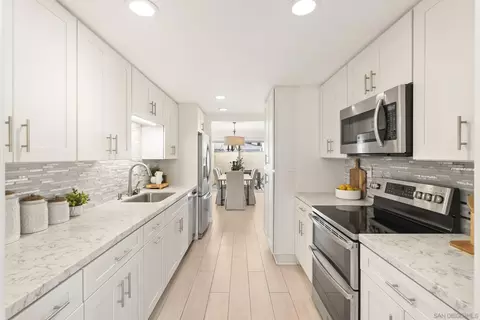8871 Caminito Primavera, La Jolla, CA 92037 photo 2
