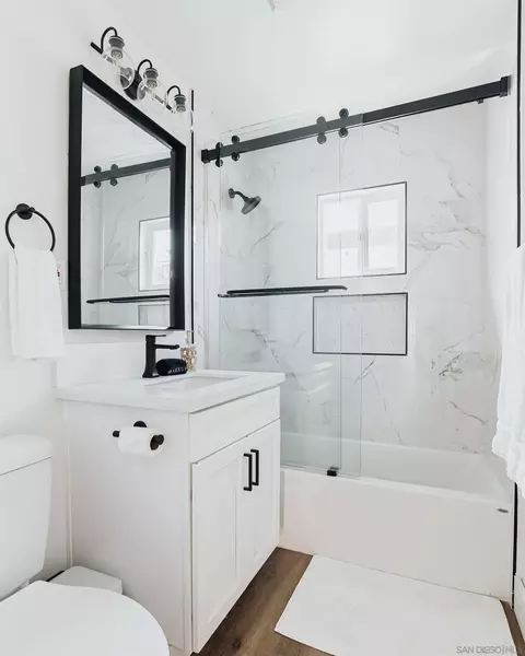 Bath - 1227-31 Center Ave, Oceanside, CA 92054 photo 2 of 4