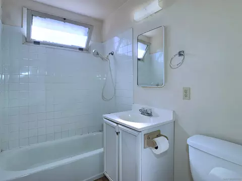 Bath - 9443 Pebble Beach Dr, Santee, CA 92071 photo 1 of 2