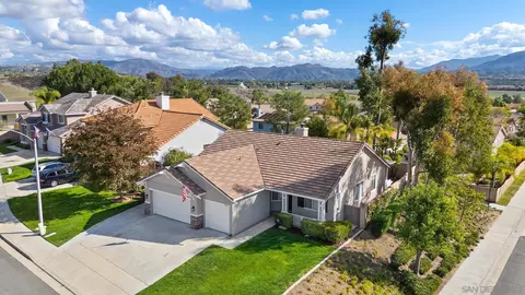 View/Area - 33451 Victoria Ct, Temecula, CA 92592 photo 2 of 5