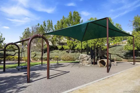 View/Area - 33451 Victoria Ct, Temecula, CA 92592 photo 5 of 5