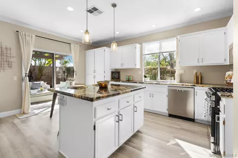 Kitchen - 33451 Victoria Ct, Temecula, CA 92592 photo 2 of 3