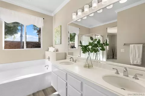 Bath - 33451 Victoria Ct, Temecula, CA 92592 photo 3 of 4