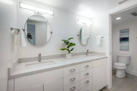 Bath - 1711 Burgundy Rd, Encinitas, CA 92024 photo 4 of 4