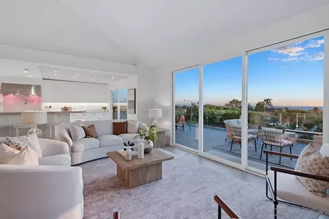 Living - 1711 Burgundy Rd, Encinitas, CA 92024 photo 2 of 2