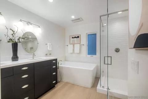 Bath - 1711 Burgundy Rd, Encinitas, CA 92024 photo 1 of 4