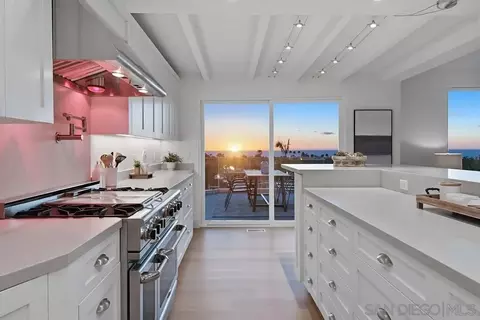 Kitchen - 1711 Burgundy Rd, Encinitas, CA 92024 photo 2 of 8