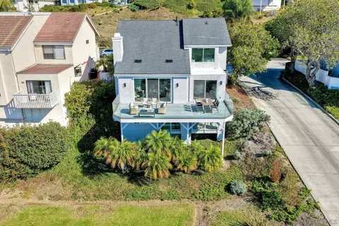 Exterior - 1711 Burgundy Rd, Encinitas, CA 92024 photo 4 of 6