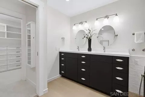 Bath - 1711 Burgundy Rd, Encinitas, CA 92024 photo 3 of 4
