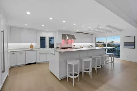 Kitchen - 1711 Burgundy Rd, Encinitas, CA 92024 photo 4 of 8