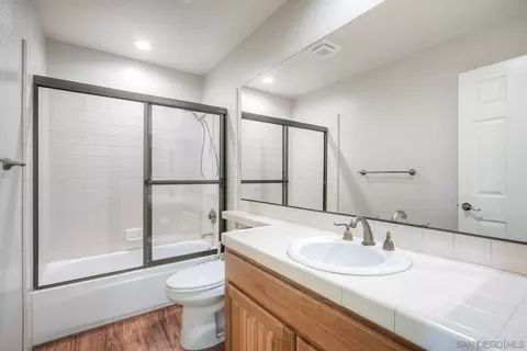 Bath - 1930 Mountain Valley Ln, Escondido, CA 92029 photo 2 of 5