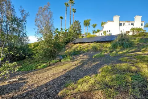 Exterior - 1930 Mountain Valley Ln, Escondido, CA 92029 photo 7 of 10