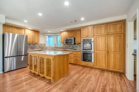 Kitchen - 1930 Mountain Valley Ln, Escondido, CA 92029 photo 2 of 5