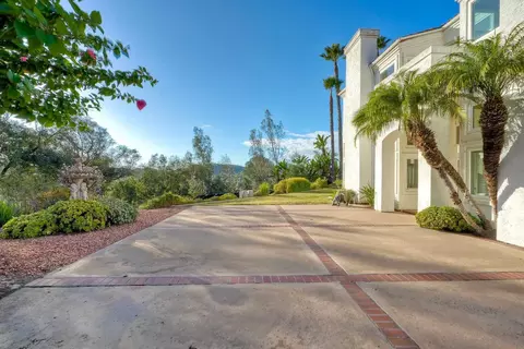 Exterior - 1930 Mountain Valley Ln, Escondido, CA 92029 photo 9 of 10