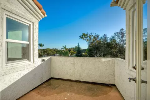 Exterior - 1930 Mountain Valley Ln, Escondido, CA 92029 photo 2 of 10