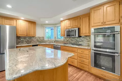 Kitchen - 1930 Mountain Valley Ln, Escondido, CA 92029 photo 3 of 5