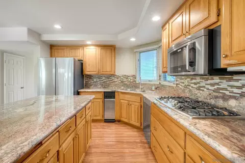 Kitchen - 1930 Mountain Valley Ln, Escondido, CA 92029 photo 4 of 5