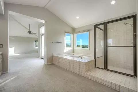 Bath - 1930 Mountain Valley Ln, Escondido, CA 92029 photo 3 of 5