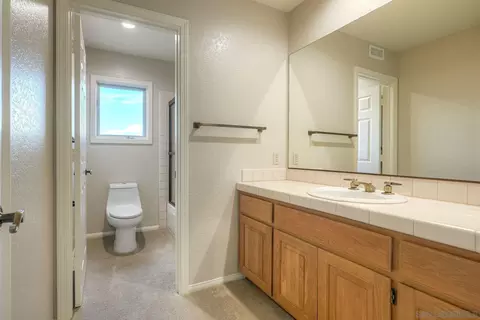 Bath - 1930 Mountain Valley Ln, Escondido, CA 92029 photo 5 of 5