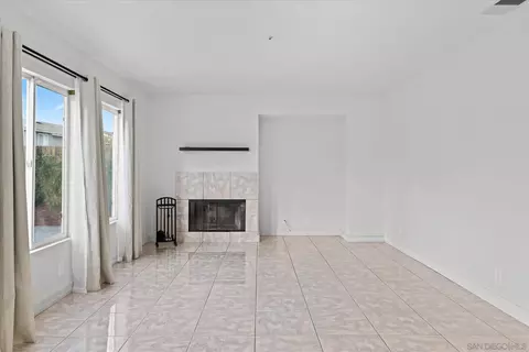 Living - 1341 Somerset Ct, Ramona, CA 92065 photo 5 of 6