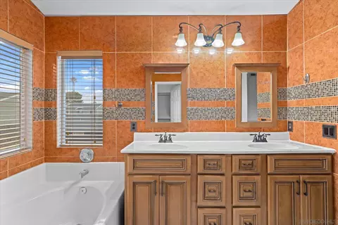 Bath - 1341 Somerset Ct, Ramona, CA 92065 photo 1 of 6