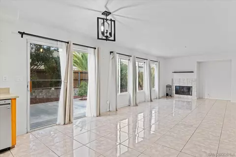 Living - 1341 Somerset Ct, Ramona, CA 92065 photo 4 of 6