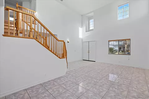 Living - 1341 Somerset Ct, Ramona, CA 92065 photo 3 of 6