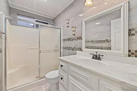 Bath - 1341 Somerset Ct, Ramona, CA 92065 photo 6 of 6