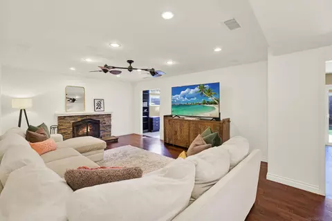 Living - 643 Kimball St, Escondido, CA 92027 photo 2 of 3