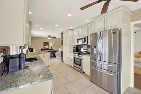 Kitchen - 643 Kimball St, Escondido, CA 92027 photo 7 of 9