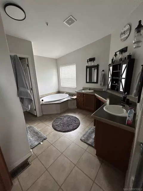 Bath - 39201 Opalocka Rd, Boulevard, CA 91905 photo 1 of 2