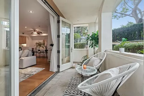 Exterior - 1040 Genter St #103, La Jolla, CA 92037 photo 4 of 9