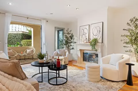 Living - 1040 Genter St #103, La Jolla, CA 92037 photo 5 of 10