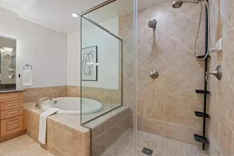 Bath - 1040 Genter St #103, La Jolla, CA 92037 photo 3 of 5
