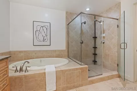 Bath - 1040 Genter St #103, La Jolla, CA 92037 photo 2 of 5