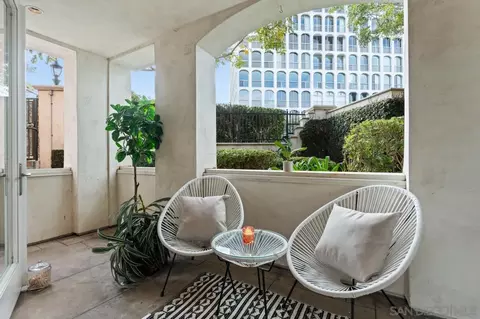Exterior - 1040 Genter St #103, La Jolla, CA 92037 photo 3 of 9