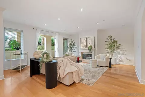 Living - 1040 Genter St #103, La Jolla, CA 92037 photo 2 of 10