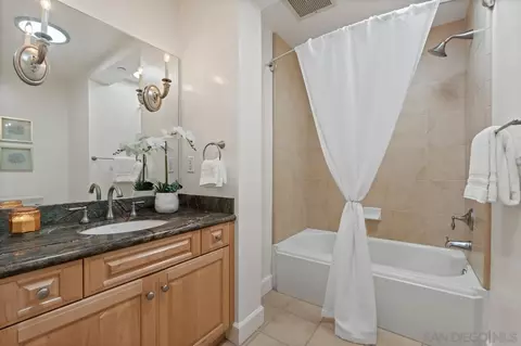 Bath - 1040 Genter St #103, La Jolla, CA 92037 photo 5 of 5