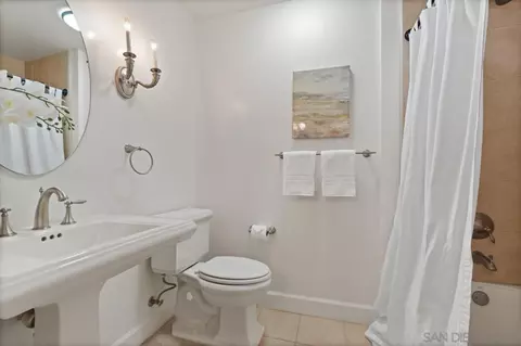 Bath - 1040 Genter St #103, La Jolla, CA 92037 photo 4 of 5