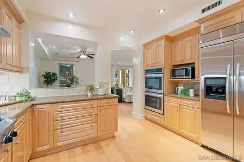 Kitchen - 1040 Genter St #103, La Jolla, CA 92037 photo 3 of 5