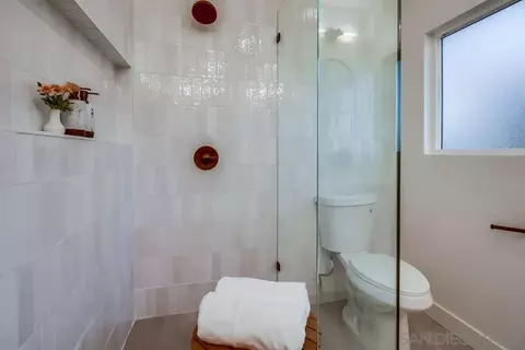 Bath - 9612 Summit Cir, La Mesa, CA 91941 photo 6 of 7