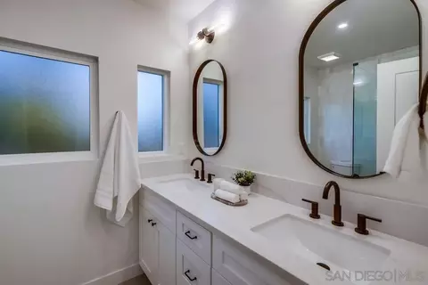 Bath - 9612 Summit Cir, La Mesa, CA 91941 photo 5 of 7